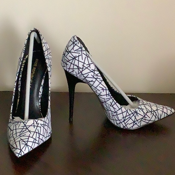 Shoes - Picture 2 of 8